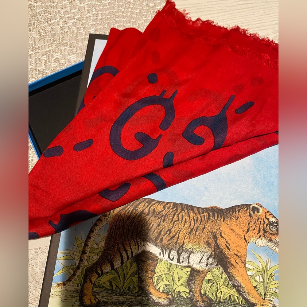 Gucci scarf